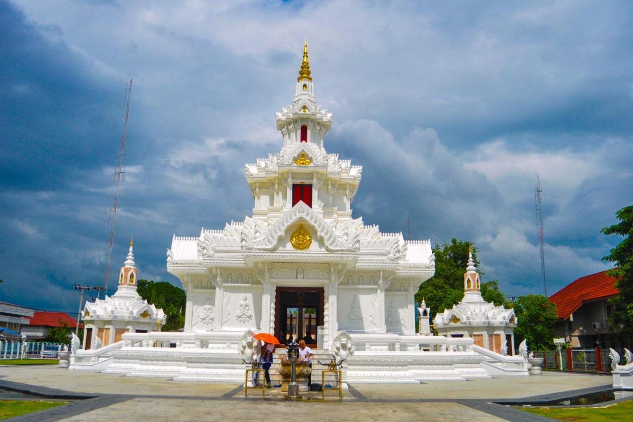Pura Nakhon Hotel Накхонситхаммарат Экстерьер фото