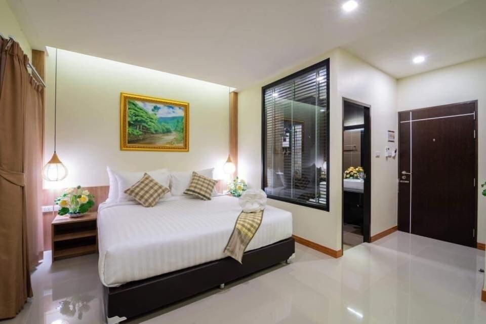 Pura Nakhon Hotel Накхонситхаммарат Экстерьер фото
